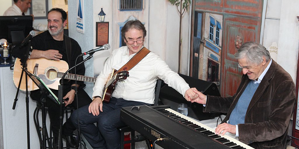Elias Makrynos (guitar), Tasos Papaioannou (vocals/guitar) and Linos Kokotos (piano), at Greek Islands, Little Neck, NY, 10 February 2020. (Photo: TNH/Zafeiris Haitidis)