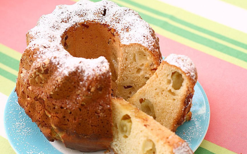 Bundt cake. Photo by Katrin Morenz via Wikimedia Commons