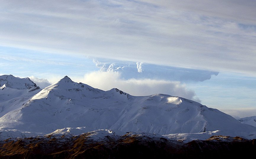 The Bogoslof Volcano erupting in the Aleutian Islands, Alaska. (Lynda Lybeck Robinson via AP)