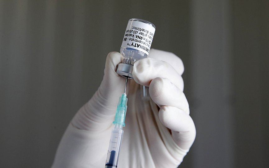 A nurse prepares a dose of the Pfizer-BioNTech vaccine against COVID-19 at a vaccination center on the Aegean island of Naxos, Greece, Tuesday, May 11, 2021. (AP Photo/Thanassis Stavrakis)